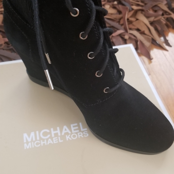 Michael Kors Carrigan Booties, NWB - Picture 6 of 14